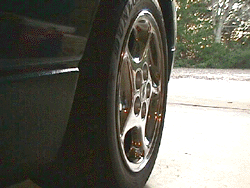 the HICAS actuator moving the rear wheels